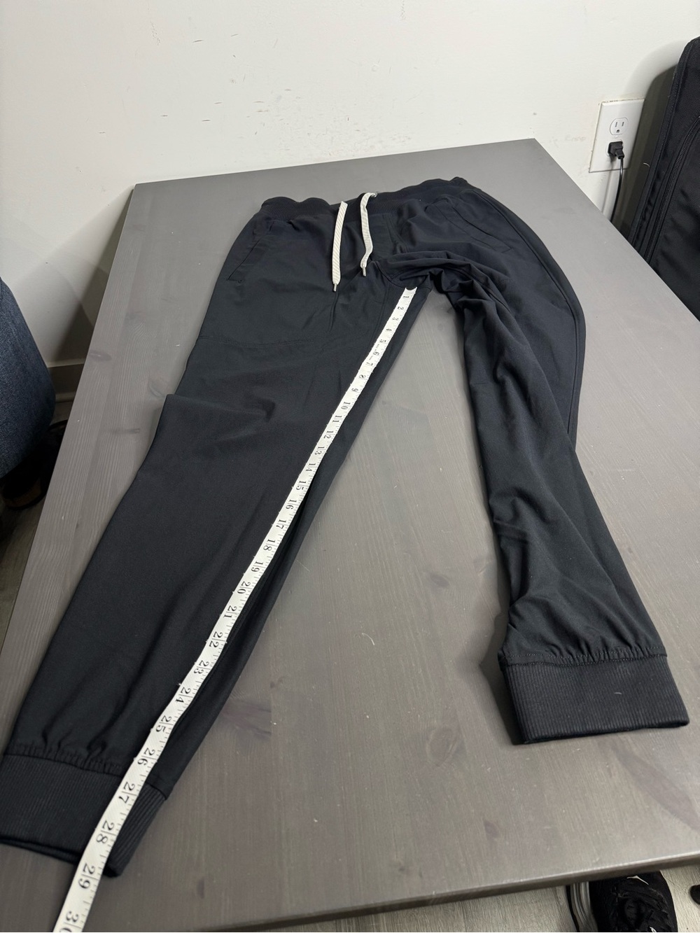 Vuori Men’s Kore Jogger Black Athletic Pants - Picture 8 of 9